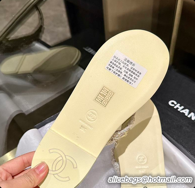 Pretty Style Chanel Thongs Lambskin & metal Slipper Yellow 60703006