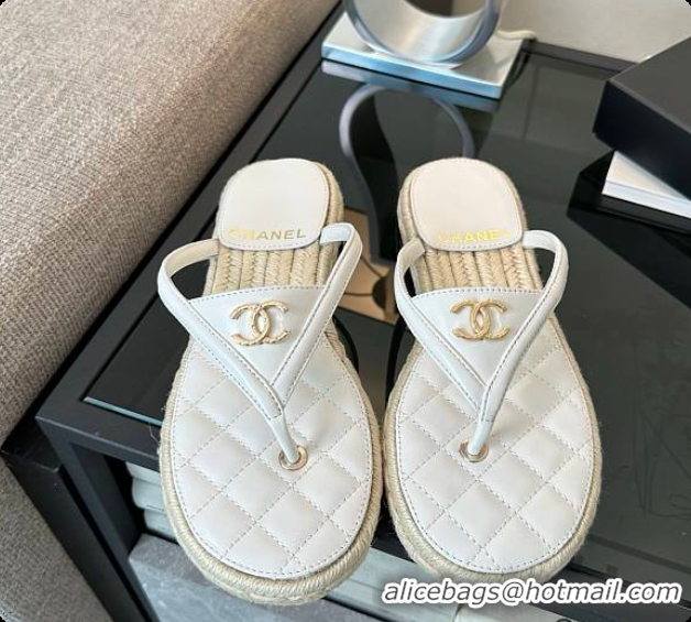 Low Price Chanel Coco Beach Flip flops Suede White 60703012