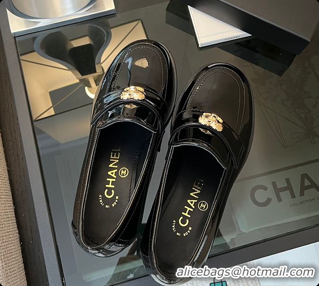 Sophisticated Chanel Patent CC Heart Loafers in Black 60703113