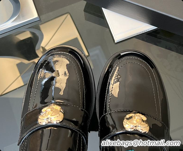 Sophisticated Chanel Patent CC Heart Loafers in Black 60703113