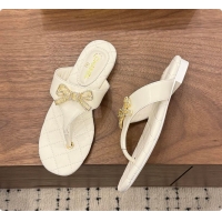 Sumptuous Chanel Quilted Lambskin Thong Sandals With Bow Detail White & Gold 60702704
