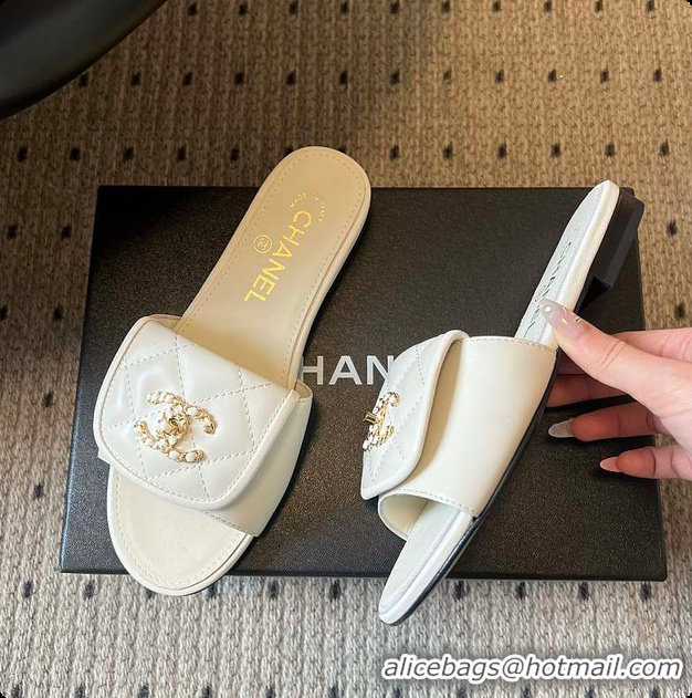 Purchase Chanel Mules Shiny Calfskin White 6080106