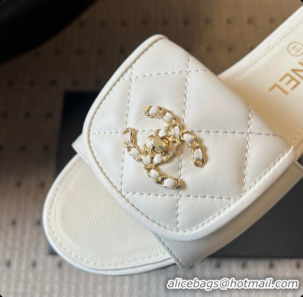 Purchase Chanel Mules Shiny Calfskin White 6080106