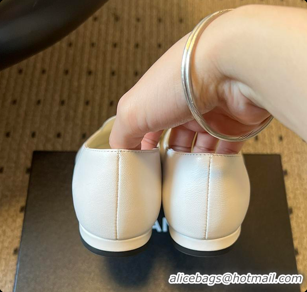 Unique Style Chanel Moccasins Calfskin & Grosgrain White & Black 6080107