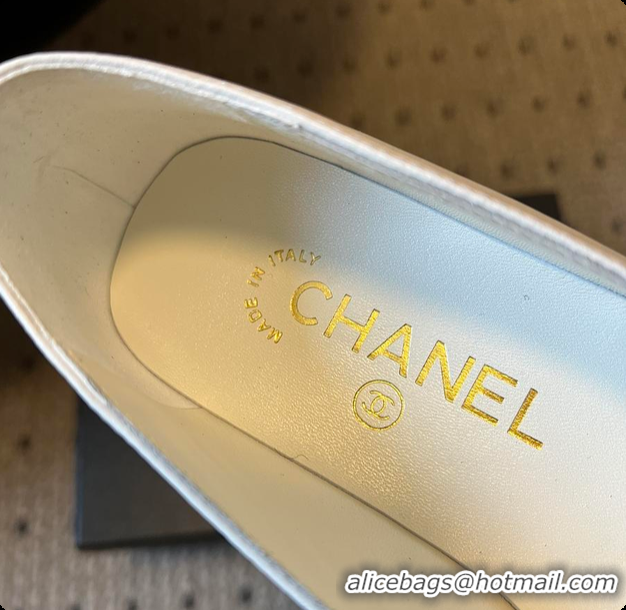 Unique Style Chanel Moccasins Calfskin & Grosgrain White & Black 6080107