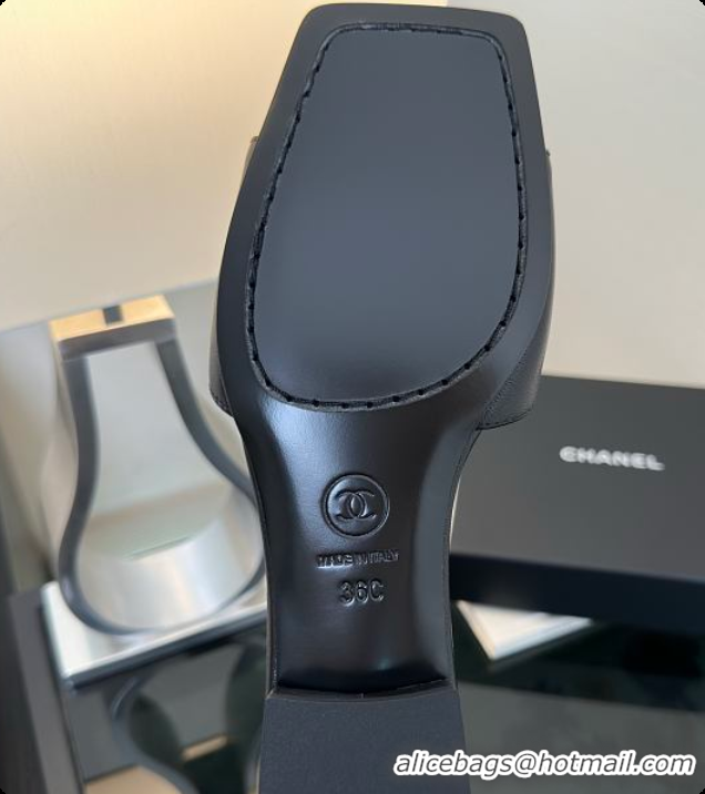 Big Discount Chanel Mules Lambskin Black & White 6080116
