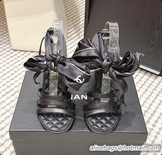 Luxurious Chanel Sandals Sheepskin & Silk Black & White 6080204