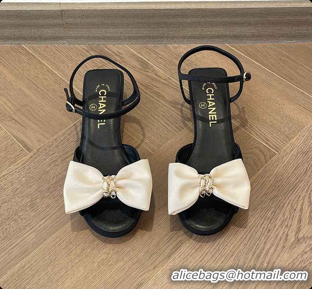 Charming Chanel Sandals in Grosgrain Black and Ivory 6080303