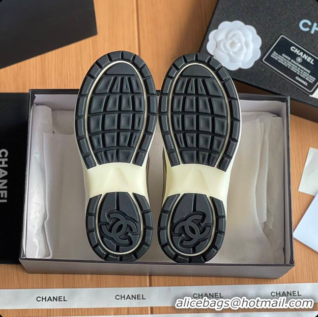 Stylish Chanel Sneaker Gold 6080619
