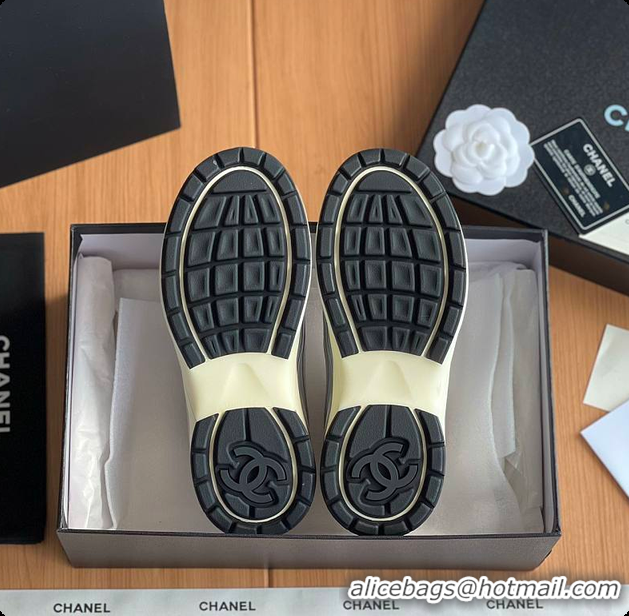 Charming Chanel Sneaker Silver 6080619