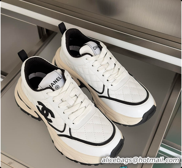Luxurious Chanel Sneaker White & Black 6080803