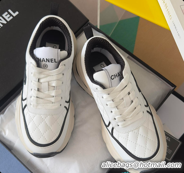 Luxurious Chanel Sneaker White & Black 6080803