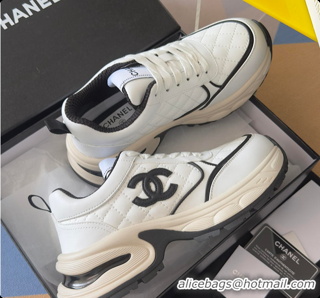 Luxurious Chanel Sneaker White & Black 6080803