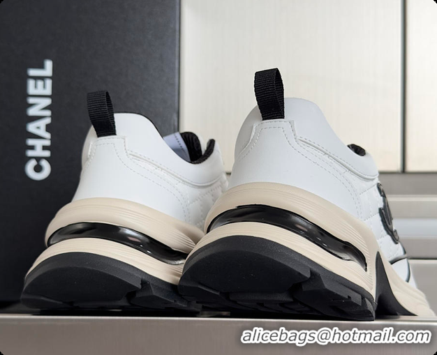 Luxurious Chanel Sneaker White & Black 6080803