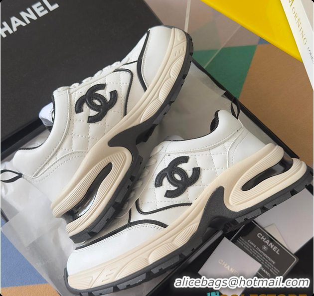 Luxurious Chanel Sneaker White & Black 6080803