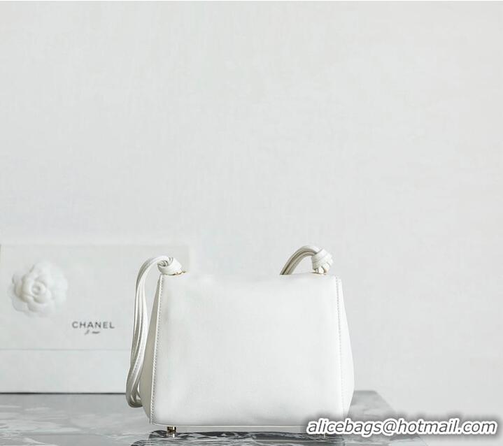 Best Product Chanel Hobo Handbag Lambskin & Gold-Tone Metal AS6242 White Fall-Winter 2026 Pre-Collection