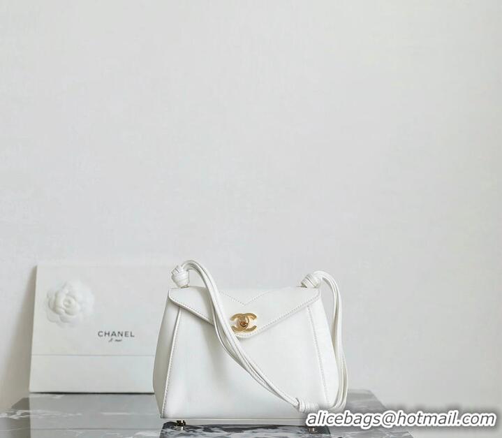 Best Product Chanel Hobo Handbag Lambskin & Gold-Tone Metal AS6242 White Fall-Winter 2026 Pre-Collection