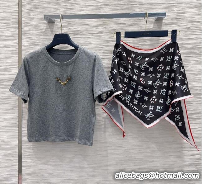 Top Grade Louis Vuitton Cotton T-shirt with Scarf LV42108 Grey 2026