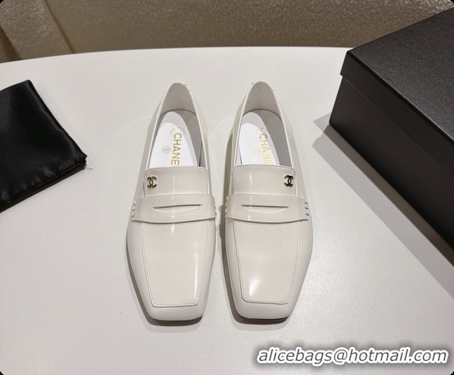 Charming Chanel Shiny Calfskin Moccasins Loafers G47493 White 2026