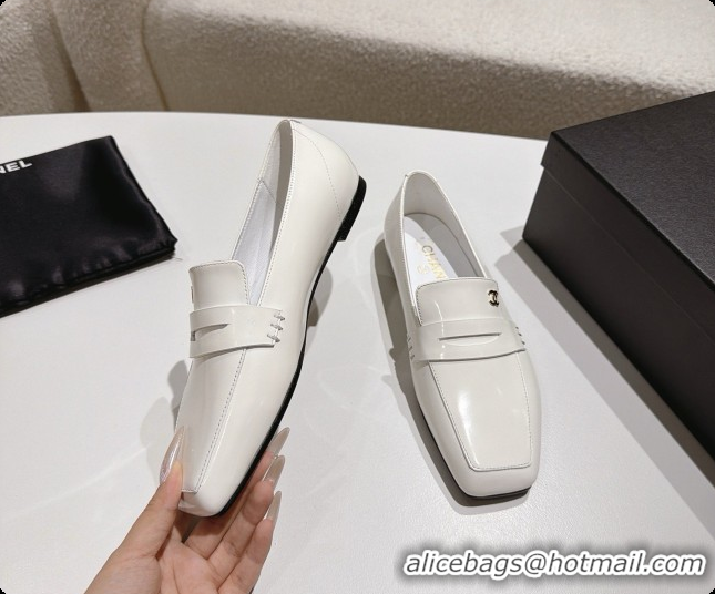 Charming Chanel Shiny Calfskin Moccasins Loafers G47493 White 2026