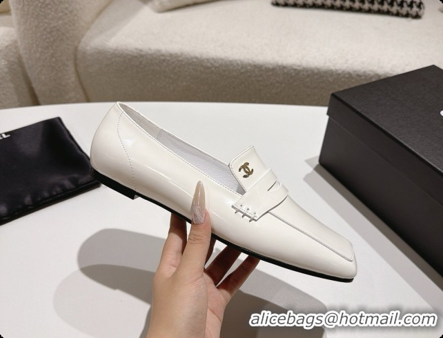Charming Chanel Shiny Calfskin Moccasins Loafers G47493 White 2026