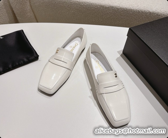 Charming Chanel Shiny Calfskin Moccasins Loafers G47493 White 2026