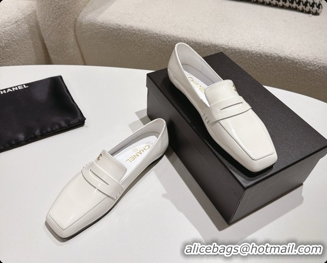 Charming Chanel Shiny Calfskin Moccasins Loafers G47493 White 2026