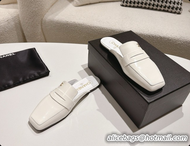 Pretty Style Chanel Shiny Calfskin Mules G47494 White 2026