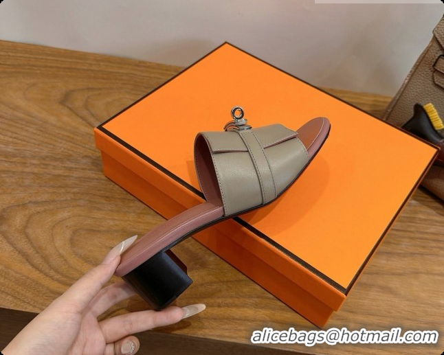 Trendy Design Hermes Gigi 50 Sandal in Calfskin with Kelly Buckle H080751 Light Grey 2026