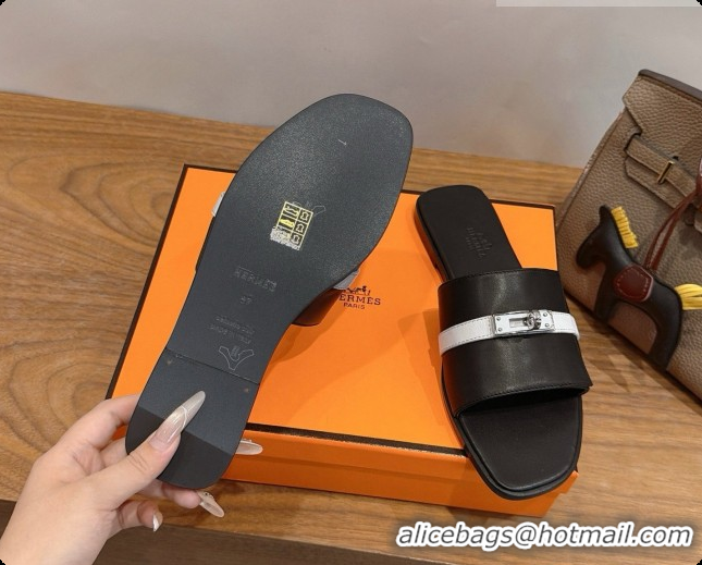 Sophisticated Hermes Giulia sandal in Calfskin with Kelly Buckle H080756 Grey 2026