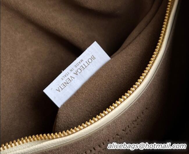 Pretty Style Bottega Veneta Medium Veneta Hobo Bag in Intrecciato Leather 856737 Sea Salt 2026