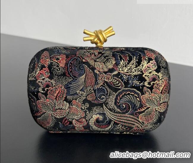 Trendy Design Bottega Veneta Classic Knot Clutch in Jacquard Velvet BV040164 Burgundy/Black 2026