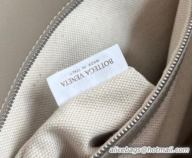 Top Grade Bottega Veneta Men's Intrecciato Suede Andiamo Voyager Tote Bag 827066 Beige/Grey 2026