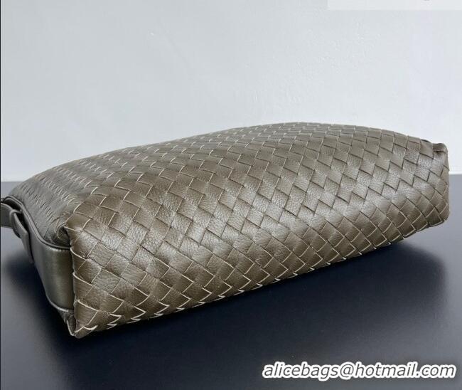 Buy Promotional Bottega Veneta Men's Traveler Hobo Bag in Intrecciato Grained Leather 806974 Dark Khaki Green 2026