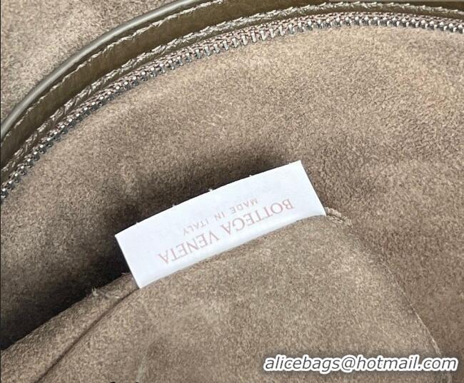 Buy Promotional Bottega Veneta Men's Traveler Hobo Bag in Intrecciato Grained Leather 806974 Dark Khaki Green 2026