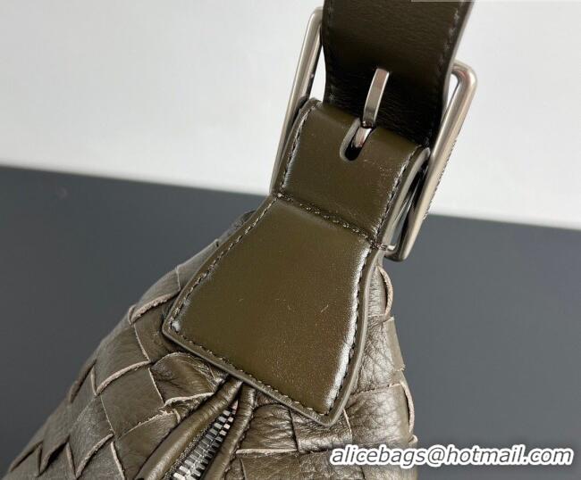 Buy Promotional Bottega Veneta Men's Traveler Hobo Bag in Intrecciato Grained Leather 806974 Dark Khaki Green 2026