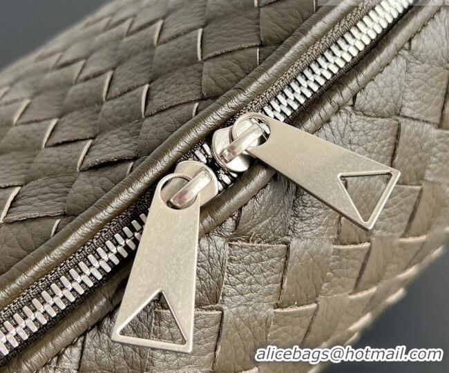 Buy Promotional Bottega Veneta Men's Traveler Hobo Bag in Intrecciato Grained Leather 806974 Dark Khaki Green 2026
