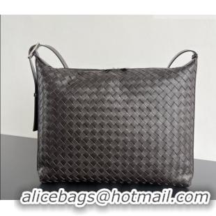 Best Price Bottega Veneta Men's Traveler Hobo Bag in Intrecciato Grained Leather 806974 Fondant Brown 2026