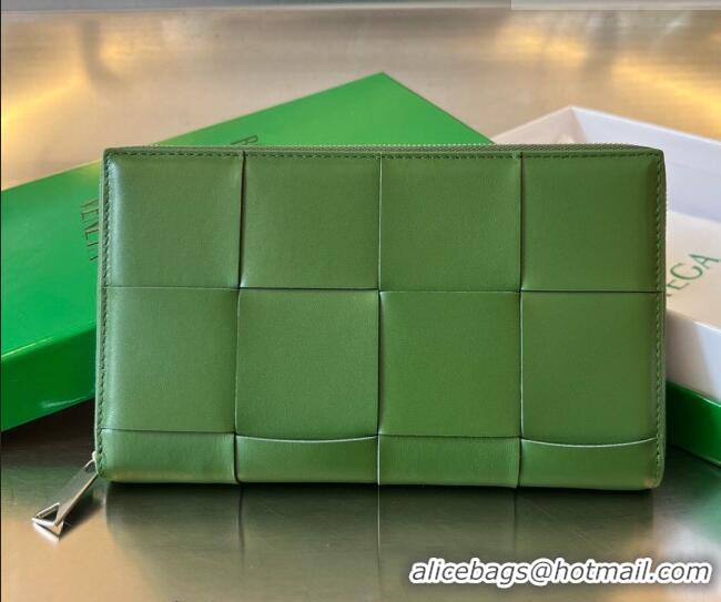 New Fashion Bottega Veneta Men's Cassette Zip Around Wallet in Intreccio Leather 814649 Avocado Green 2026