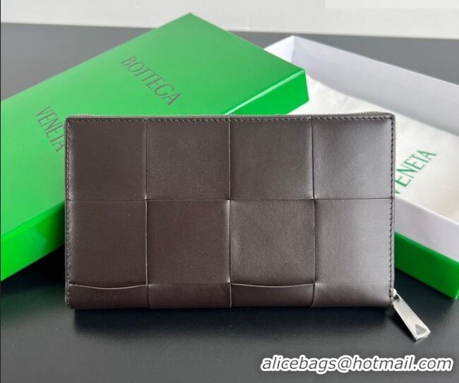 Market Sells Bottega Veneta Men's Cassette Zip Around Wallet in Intreccio Leather 814649 Fondant/Brown 2026