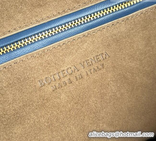 Trendy Design Bottega Veneta Medium Veneta Hobo Bag in Intrecciato Leather 856737 Blue 2026