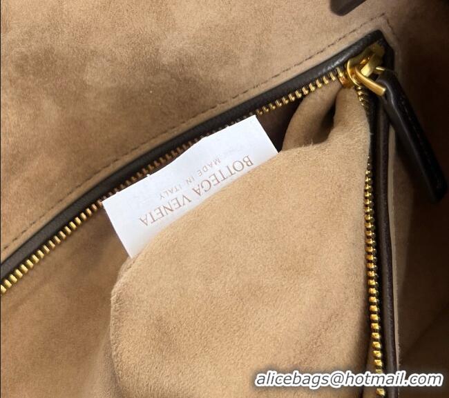 Best Quality Bottega Veneta Maxi Veneta Hobo Bag in Intrecciato Leather 856739 Fondant Brown 2026
