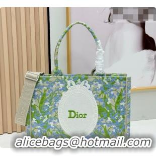 Trendy Design Dior Men's Medium Book Tote Bag in Multicolor Blue of the Valley Embroidery with Dior Médaillon 0408120 20