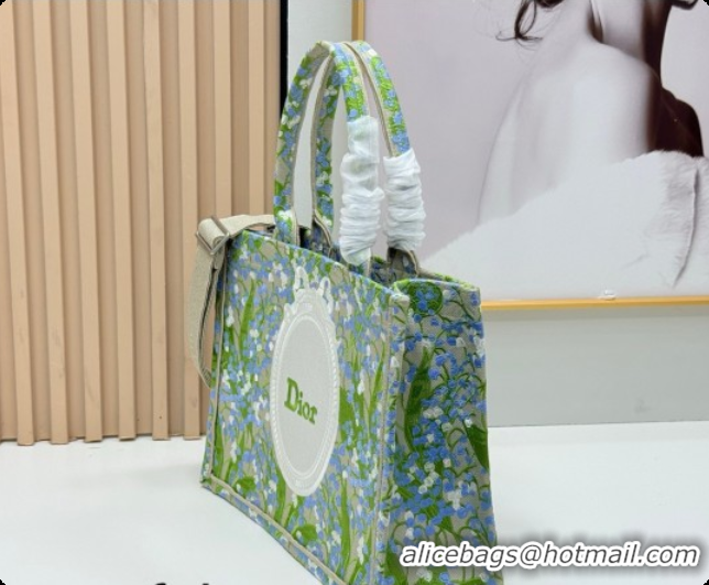 Trendy Design Dior Men's Medium Book Tote Bag in Multicolor Blue of the Valley Embroidery with Dior Médaillon 0408120 20