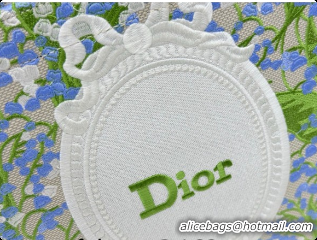 Trendy Design Dior Men's Medium Book Tote Bag in Multicolor Blue of the Valley Embroidery with Dior Médaillon 0408120 20