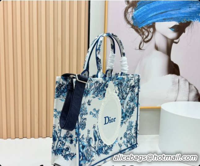Charming Dior Men's Large Book Tote Bag in Blue Toile de Jouy Floral Garden Embroidery and White Dior Médaillon 0408128 