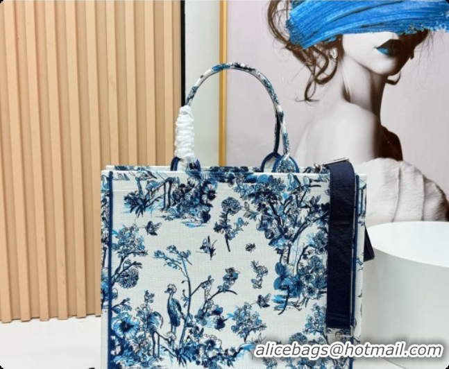 Charming Dior Men's Large Book Tote Bag in Blue Toile de Jouy Floral Garden Embroidery and White Dior Médaillon 0408128 