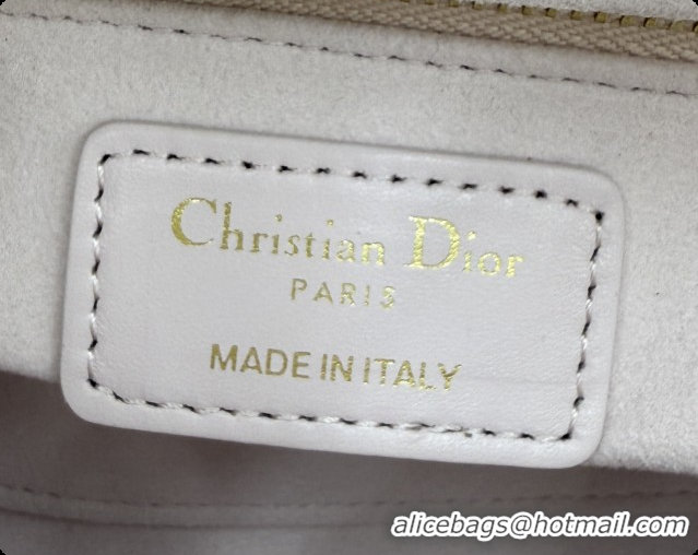 Pretty Style Dior Classic Mini Lady Dior Bag in Cannage Lambskin M0505 Sakura Pink 2026