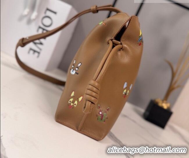 Famous Brand Louis Wain x Loewe Medium Flamenco Clutch in Cat Embroidered Nappa Calfskin Leather L17061 Mocha 2026