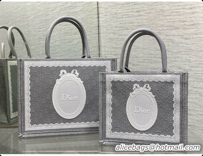 Sumptuous Dior Medium Dior Book Tote with Strap in Grey Dior Oblique Jacquard and Dior Médaillon 6090237 2026